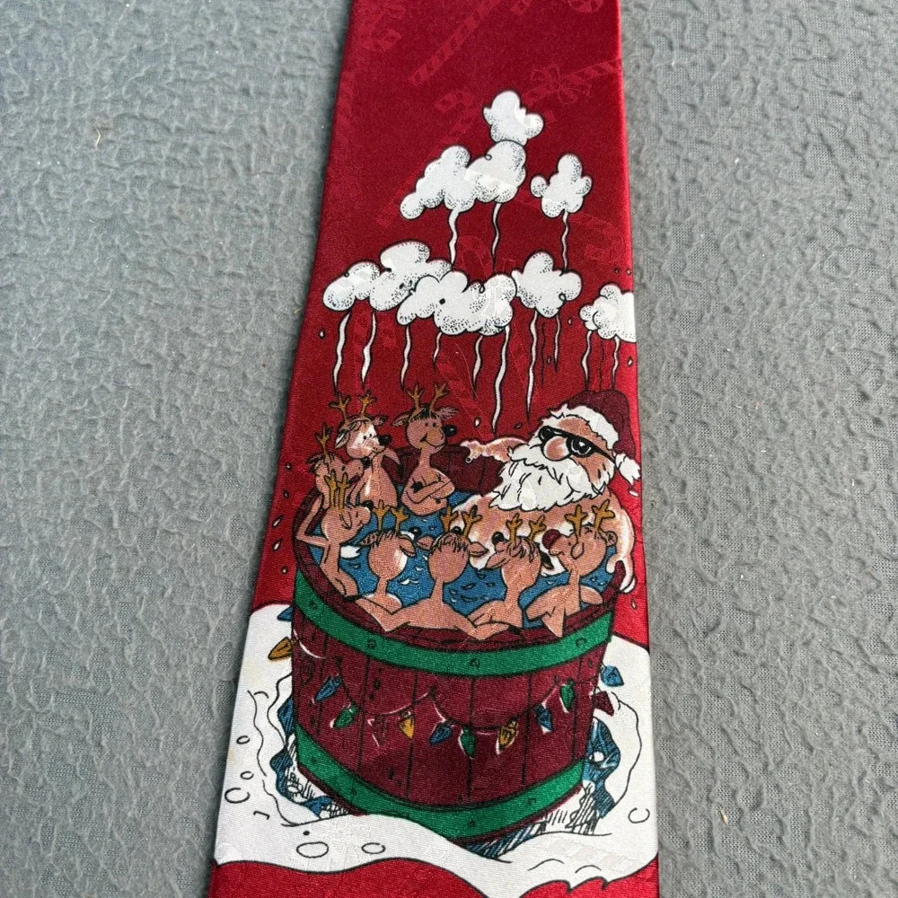 Hallmark Yule Tie Greetings Mens Red Christmas Santa Reindeer Hot Tub Necktie